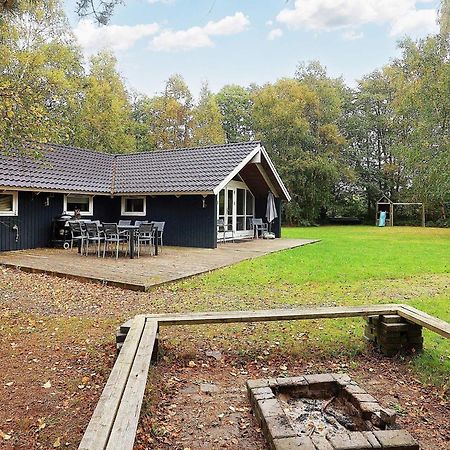 Four-Bedroom Holiday Home In Vaeggerlose 8 Bøtø By Εξωτερικό φωτογραφία