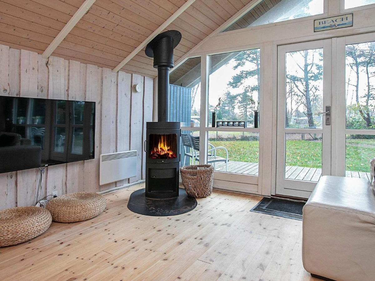 Four-Bedroom Holiday Home In Vaeggerlose 8 Bøtø By Εξωτερικό φωτογραφία