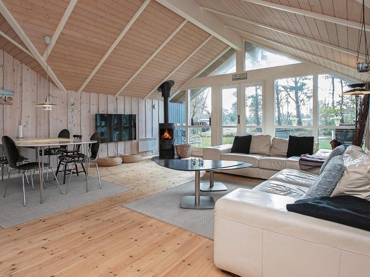 Four-Bedroom Holiday Home In Vaeggerlose 8 Bøtø By Εξωτερικό φωτογραφία