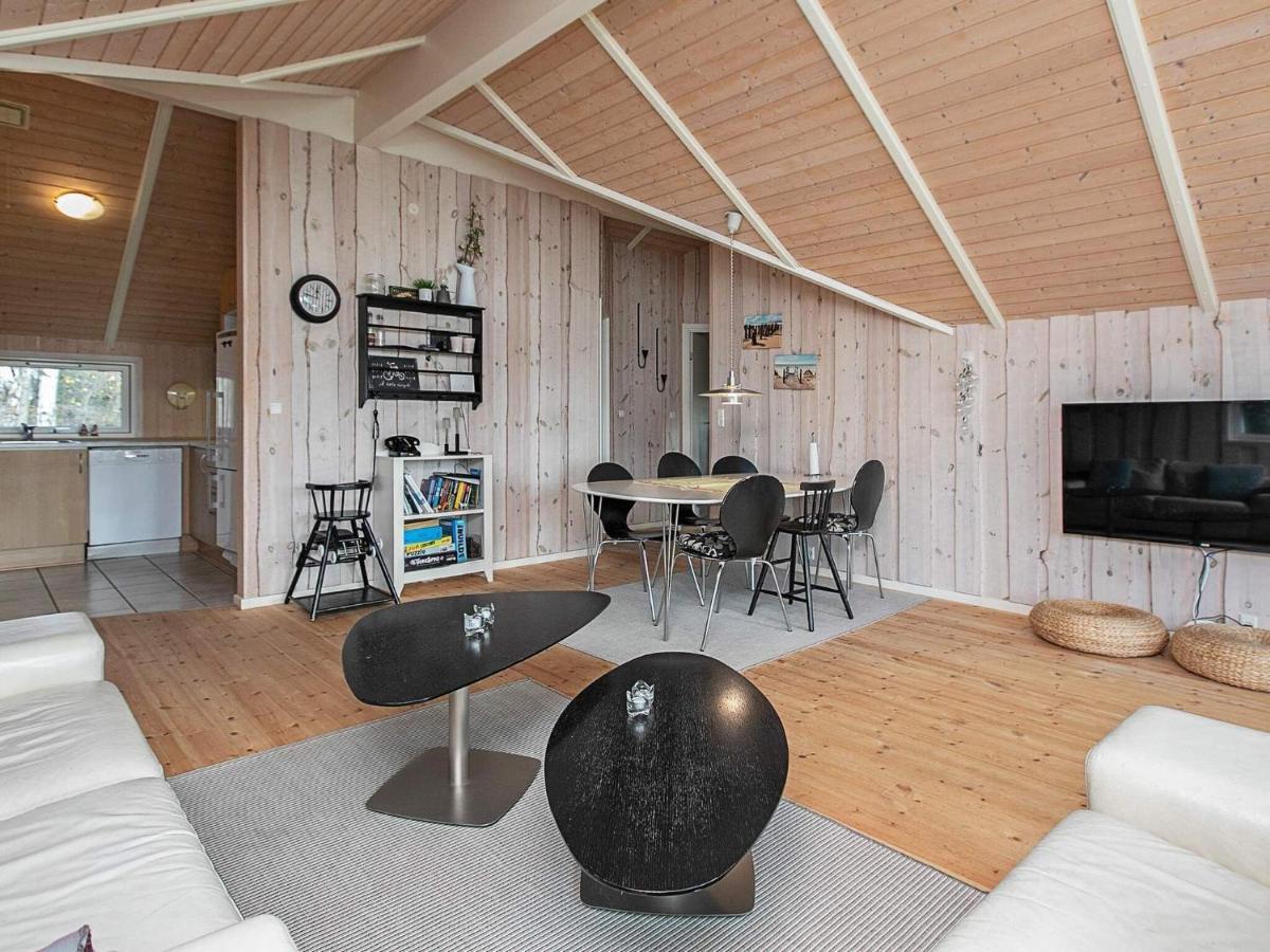 Four-Bedroom Holiday Home In Vaeggerlose 8 Bøtø By Εξωτερικό φωτογραφία