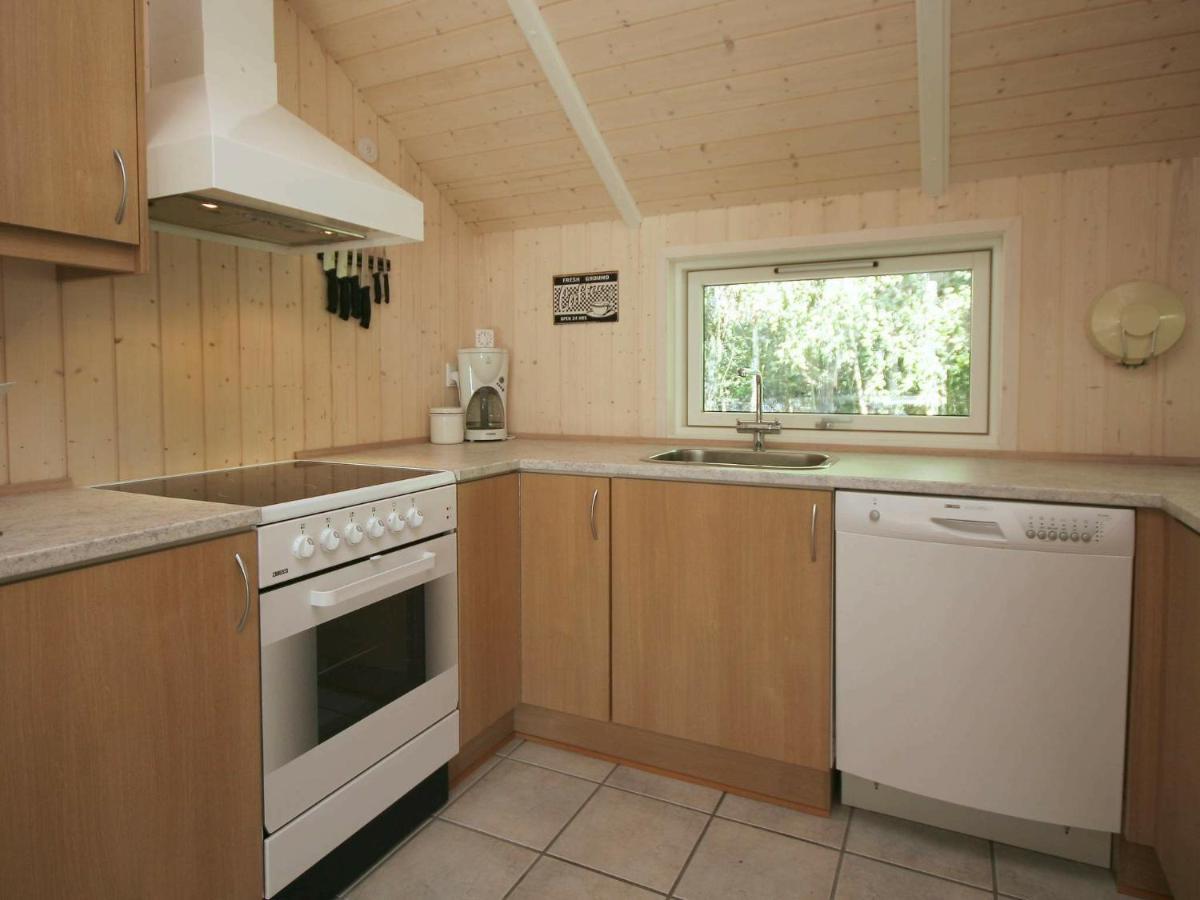 Four-Bedroom Holiday Home In Vaeggerlose 8 Bøtø By Εξωτερικό φωτογραφία