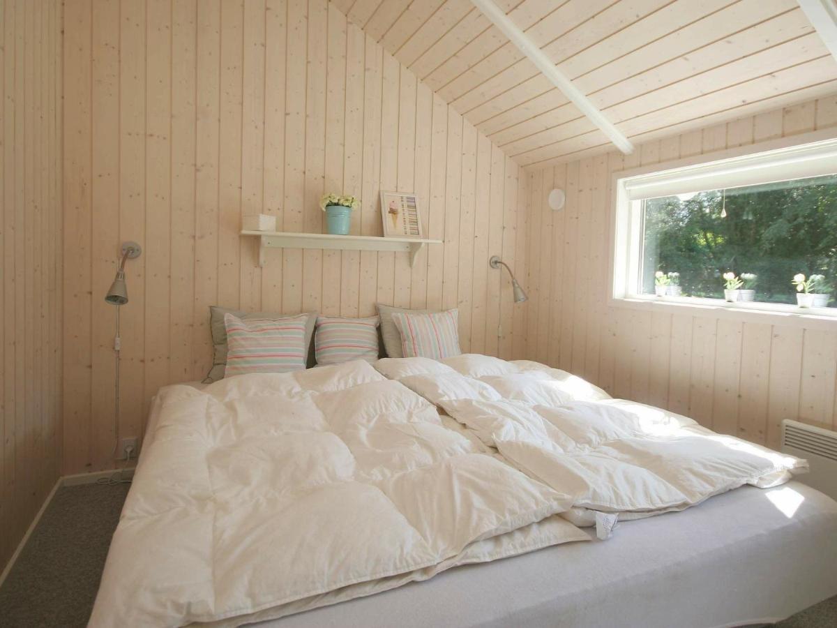Four-Bedroom Holiday Home In Vaeggerlose 8 Bøtø By Εξωτερικό φωτογραφία